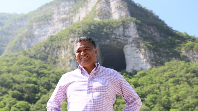 Víctor Fuentes Solís.