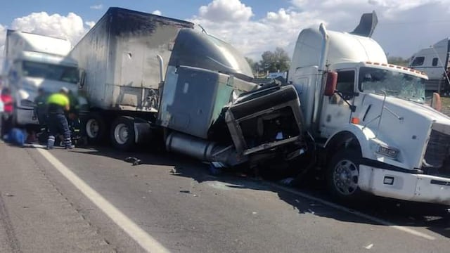 Carretera San Luis Potosí-Queretaro; Al menos tres tráilers chocan
