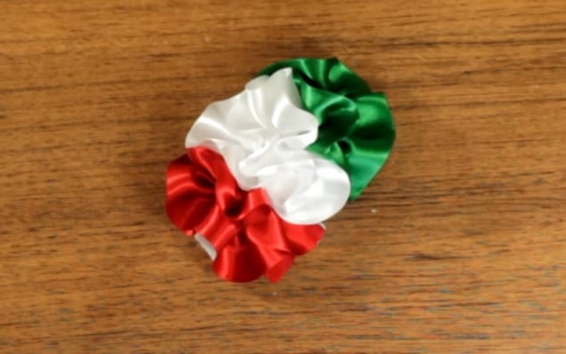 Cómo hacer un moño tricolor para el 15 de septiembre