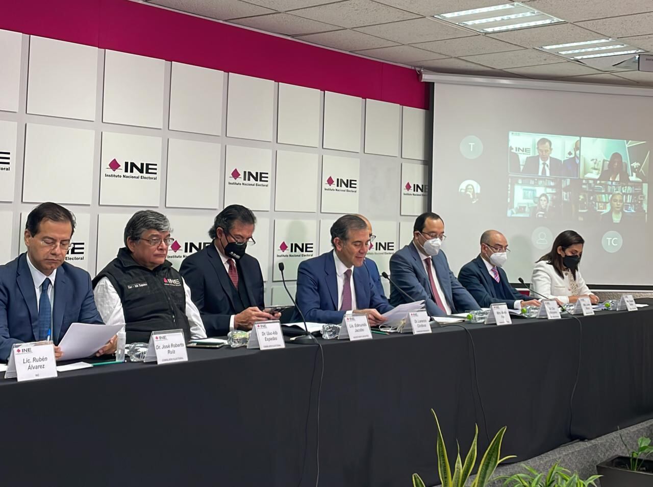 Consejeros del INE se unen contra Plan B de la reforma electoral