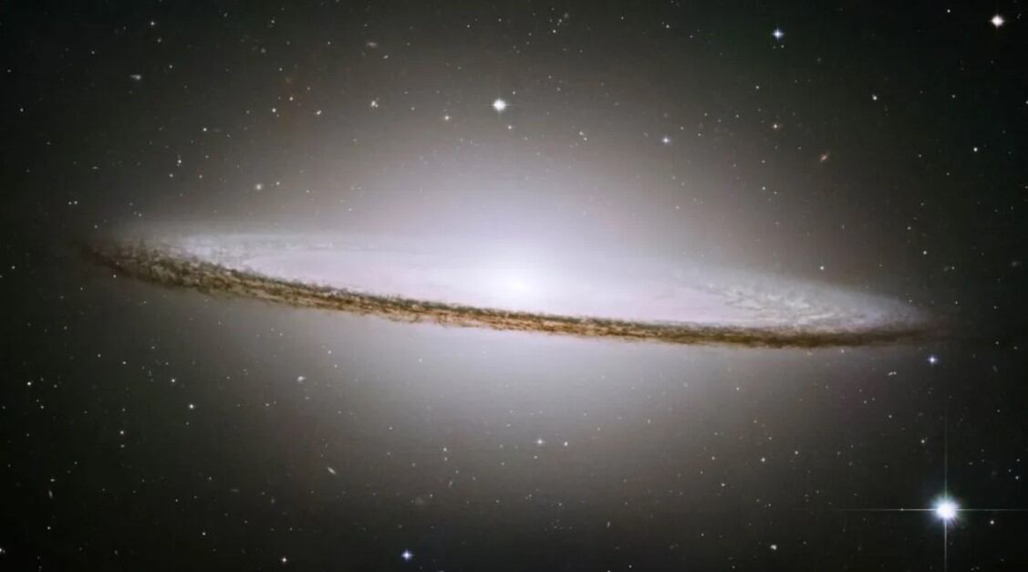 Galaxia del sombrero tomada por el telescopio James Webb