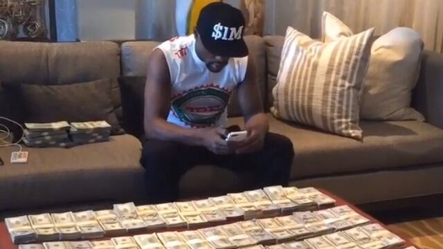 Floyd Mayweather no duda en presumir sus ganancias