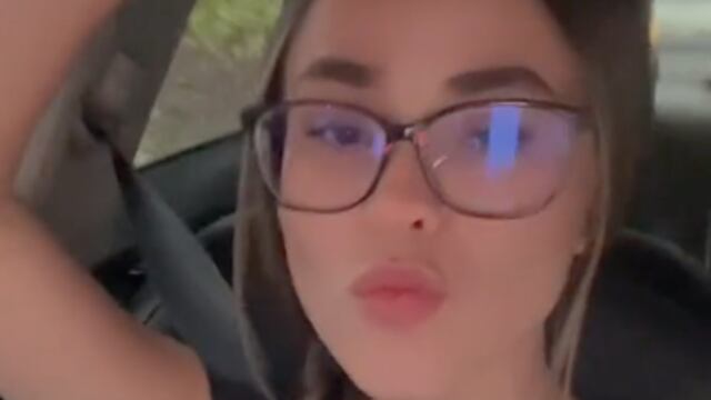 Influencer graba como la asaltan con pistola