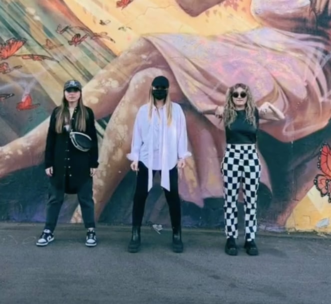 Angélica Rivera reaparece bailando con su hijas en TikTok