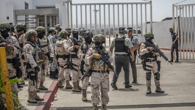 FGR libra 83 órdenes de aprehensión contra militares