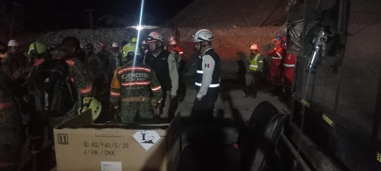 Labores de rescate en mina Santa Fe, en Sinaloa