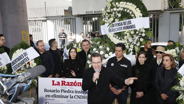 PAN lleva arreglos fúnebres a la CNDH por reelección de Rosario Piedra