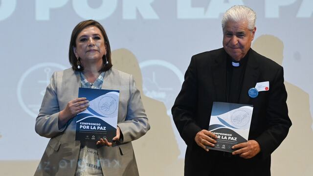 Xóchitl Gálvez, candidata presidencial de la alianza Fuerza y Corazón por México, firmó el documento entregado por la Conferencia del Episcopado Mexicano