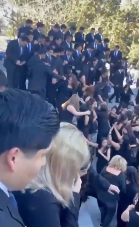 Foto de generación termina en accidente en la Universidad Veracruzana