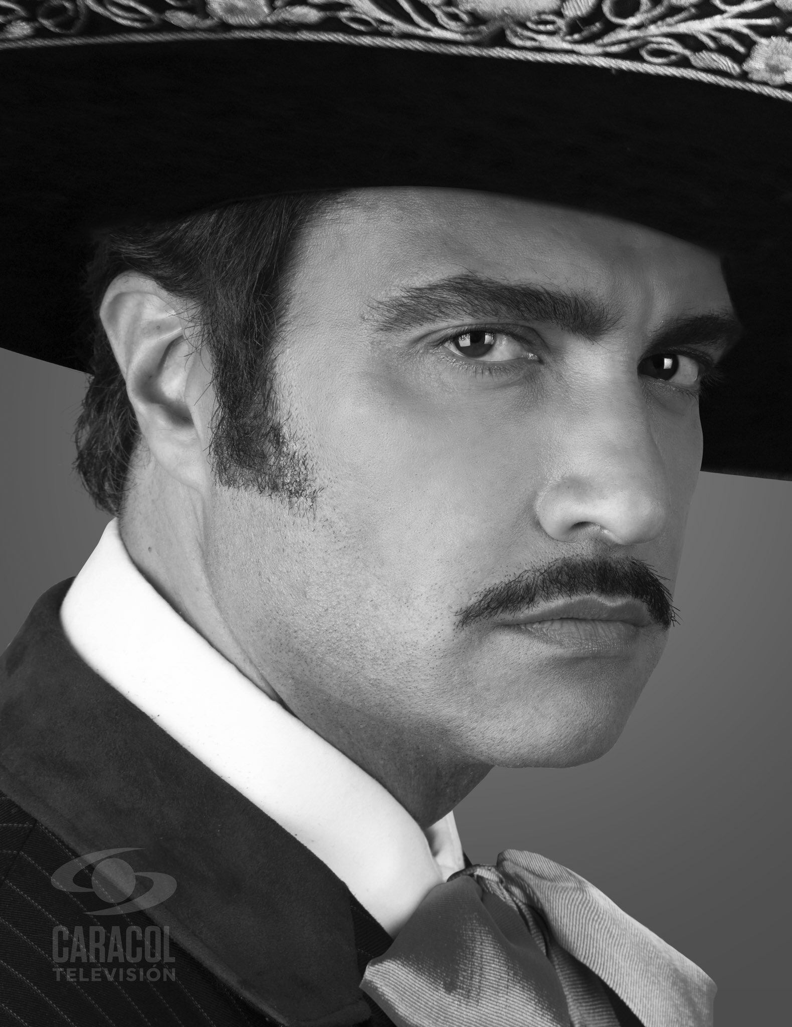 Jaime Camil como Vicente Fernández
