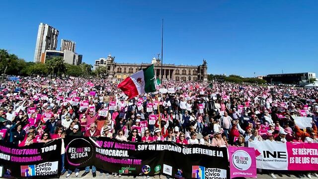 Marcha por el INE en Monterrey