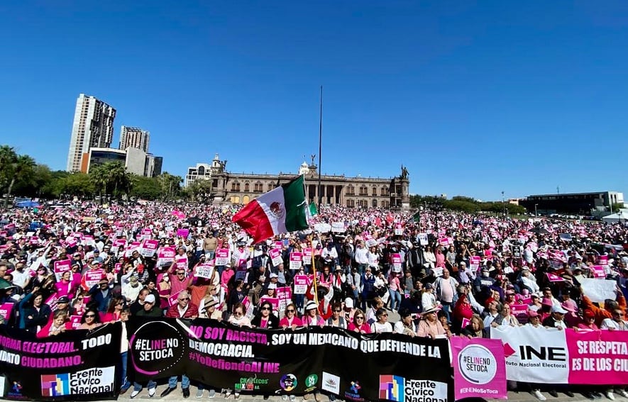 Marcha por el INE en Monterrey