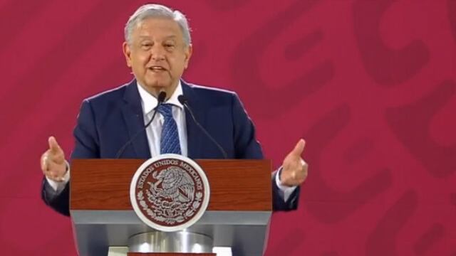 El podio utilizado por AMLO en las mañaneras es el mismo que usaba EPN en sus informes. Detalle muy simple que proyecta austeridad.  Hay que reconocer que es un podio muy bonito, moderno y presidencial