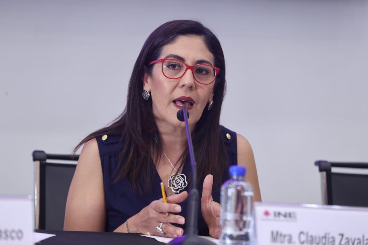 La consejera Claudia Zavala del INE fue acusada por Mario Delgado de estar en contra de la 4T
