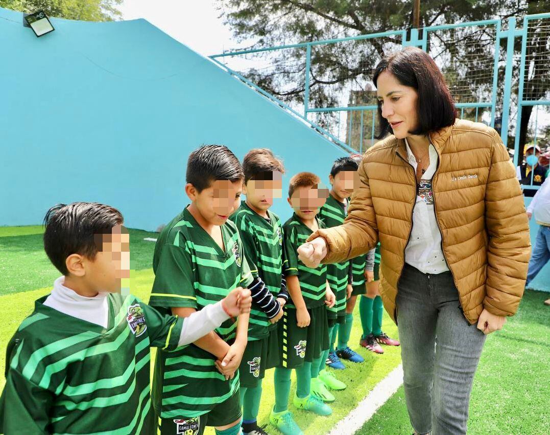 Lía Limón, alcaldesa de AO, inaugura cancha de futbol rápido
