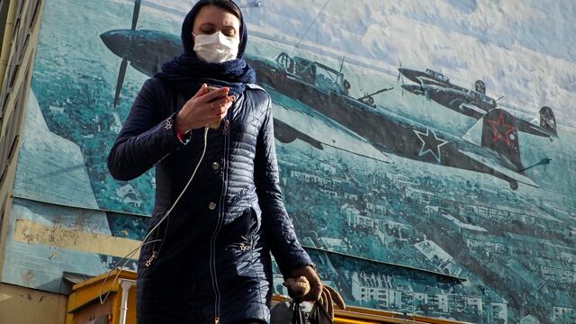 Usuario de internet en Rusia en tiempos de coronavirus.