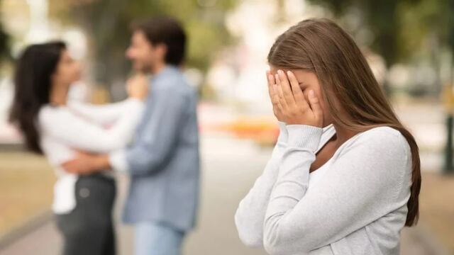 ¿Qué significa soñar que tu pareja te engaña delante de ti? El significado oculto tras la infidelidad