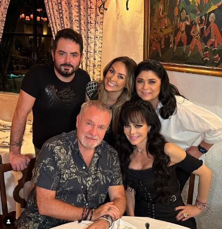 José Eduardo Derbez con Aracely Arámbula, Victoria Ruffo, José Alberto Castro y Maribel Guardia