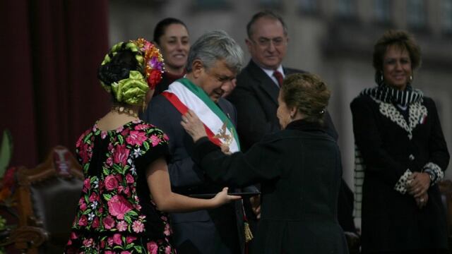 Cuando AMLO recibió aquella banda histórica