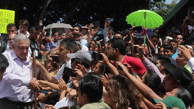 AMLO llama a padres de familia y a maestros en Oaxaca a reconciliación
