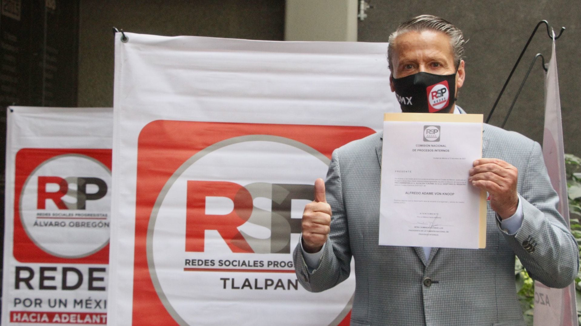 El tema político es serio, no un espectáculo