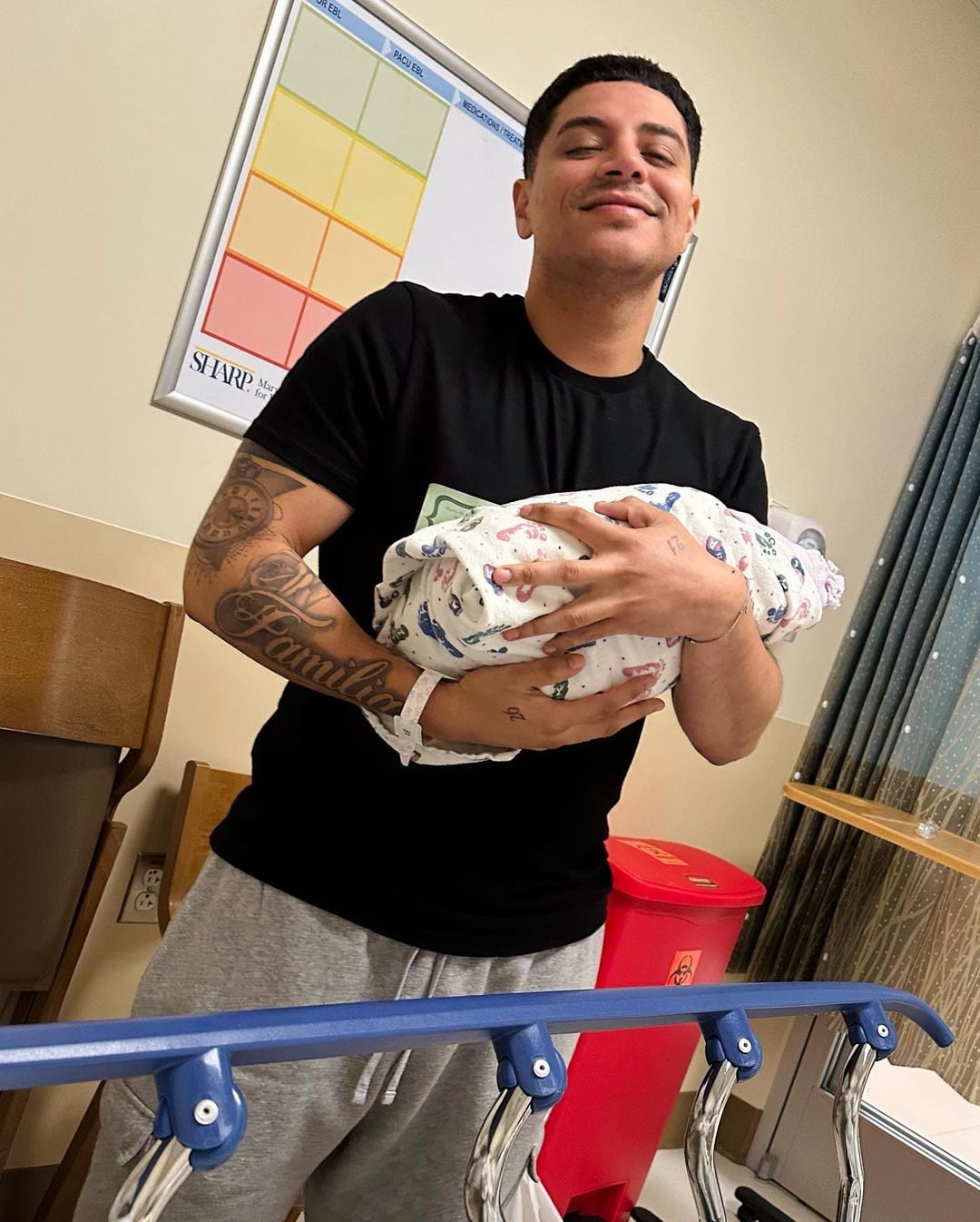 Eduin Caz y Daisy Anahy le dan la bienvenida a su tercer hijo