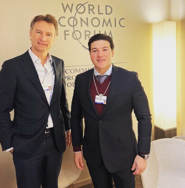Samuel García con el CEO de Heineken