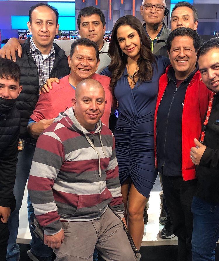 Paola Rojas y el equipo del noticiero "Al aire con Paola".