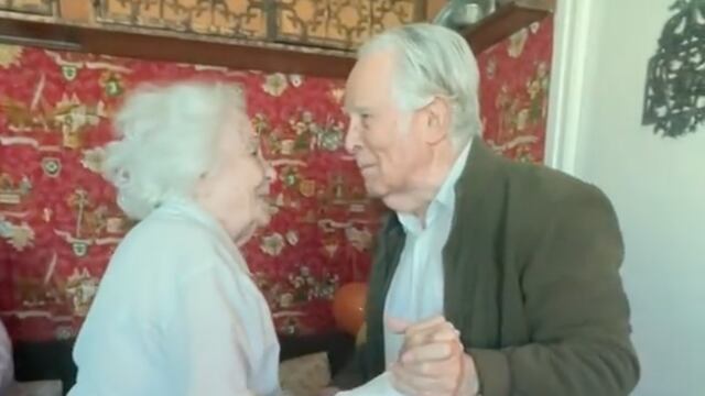 Pareja de esposos bailando