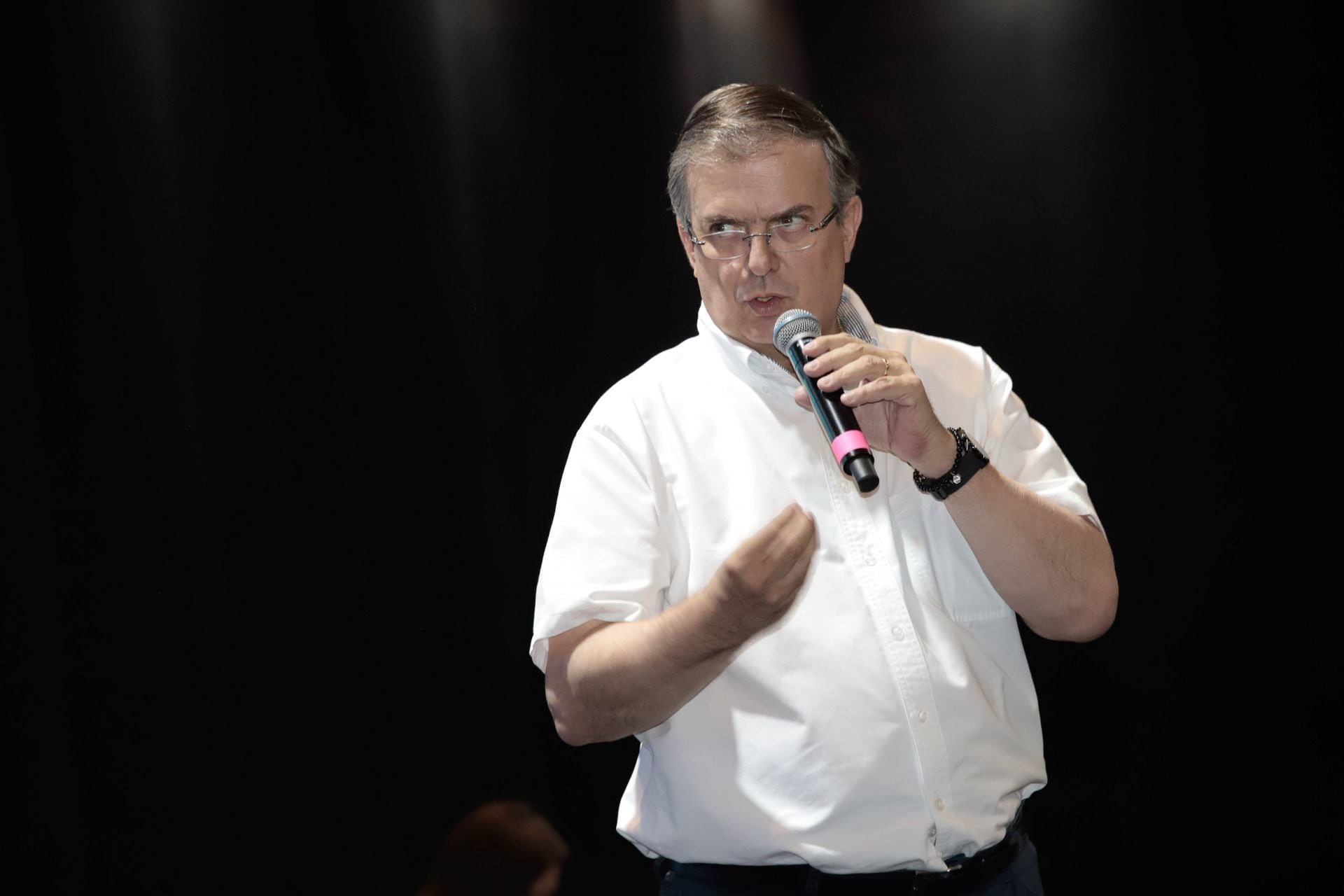 Marcelo Ebrard manda indirecta a Claudia Sheinbaum