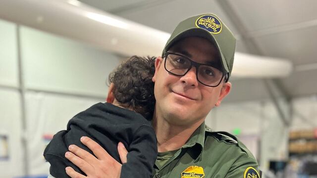 Bebé de un año abandonado rescatado por la Patrulla Fronteriza