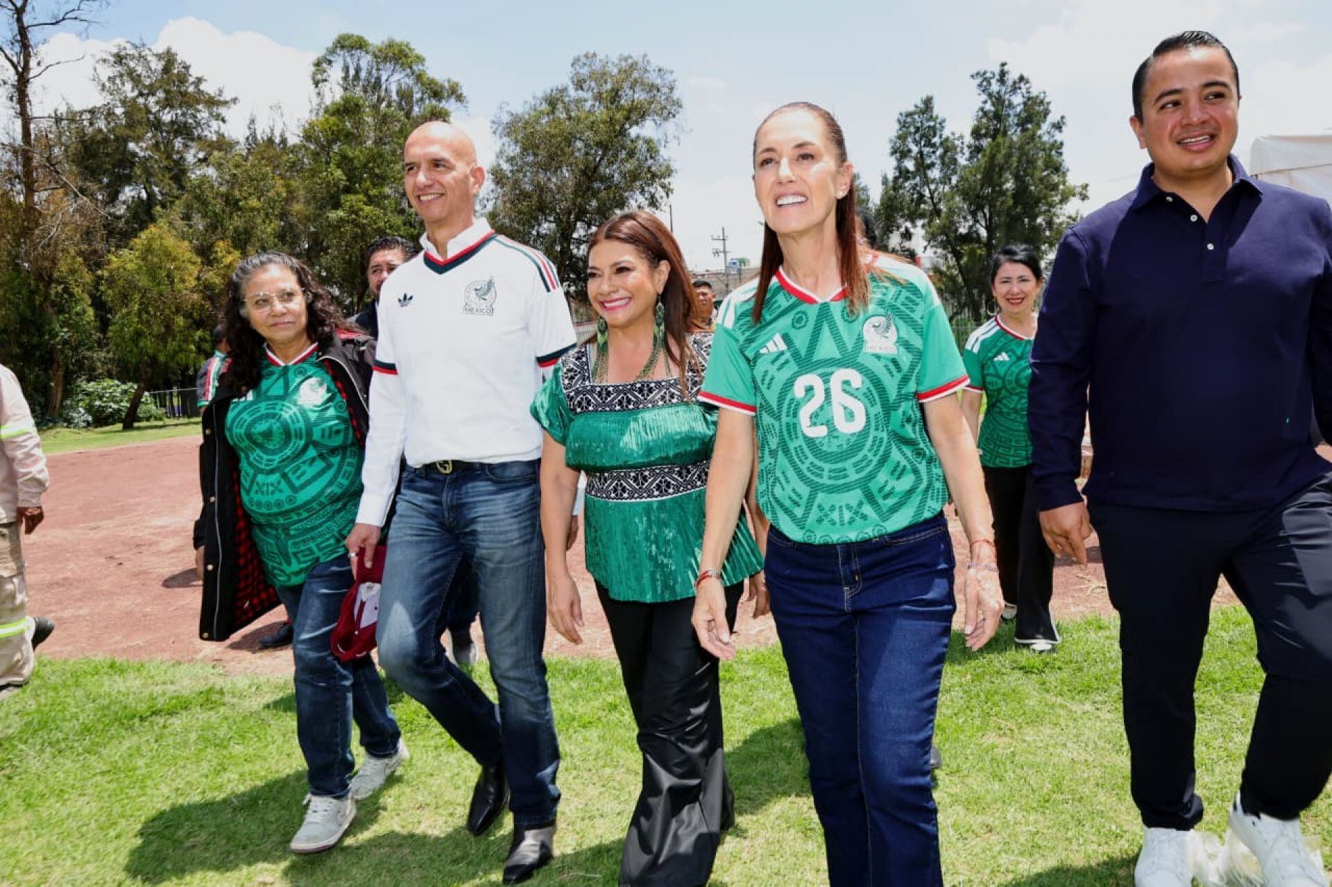 Claudia Sheinbaum luciendo su jersey de la Selección Mexicana durante la inauguración del Mundial 2026