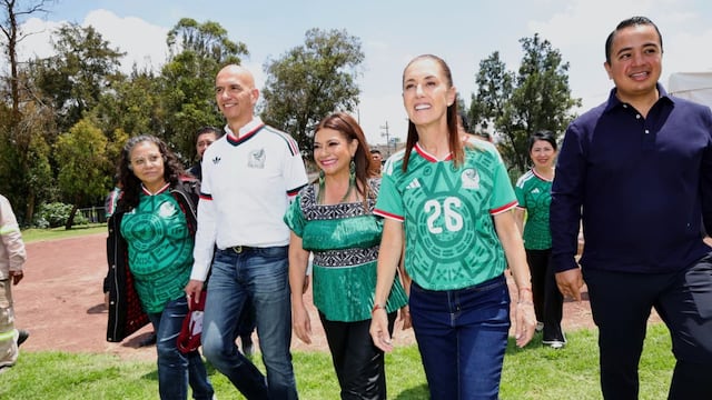 Claudia Sheinbaum luciendo su jersey de la Selección Mexicana durante la inauguración del Mundial 2026