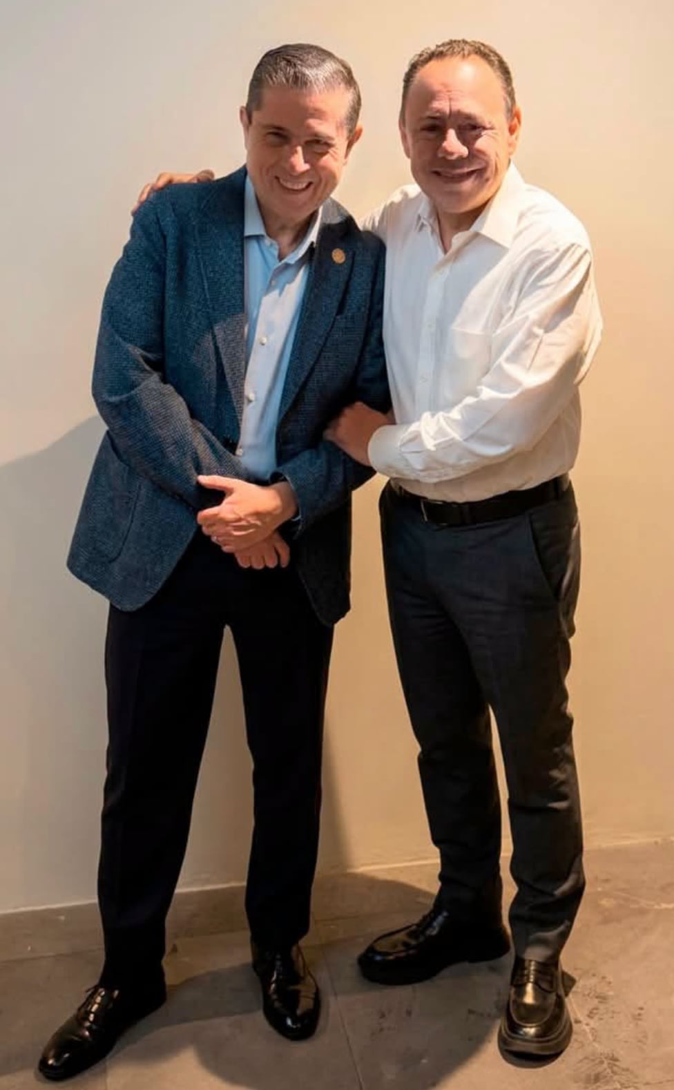 Fernando Cravioto Padilla junto a Giovani Gutiérrez
