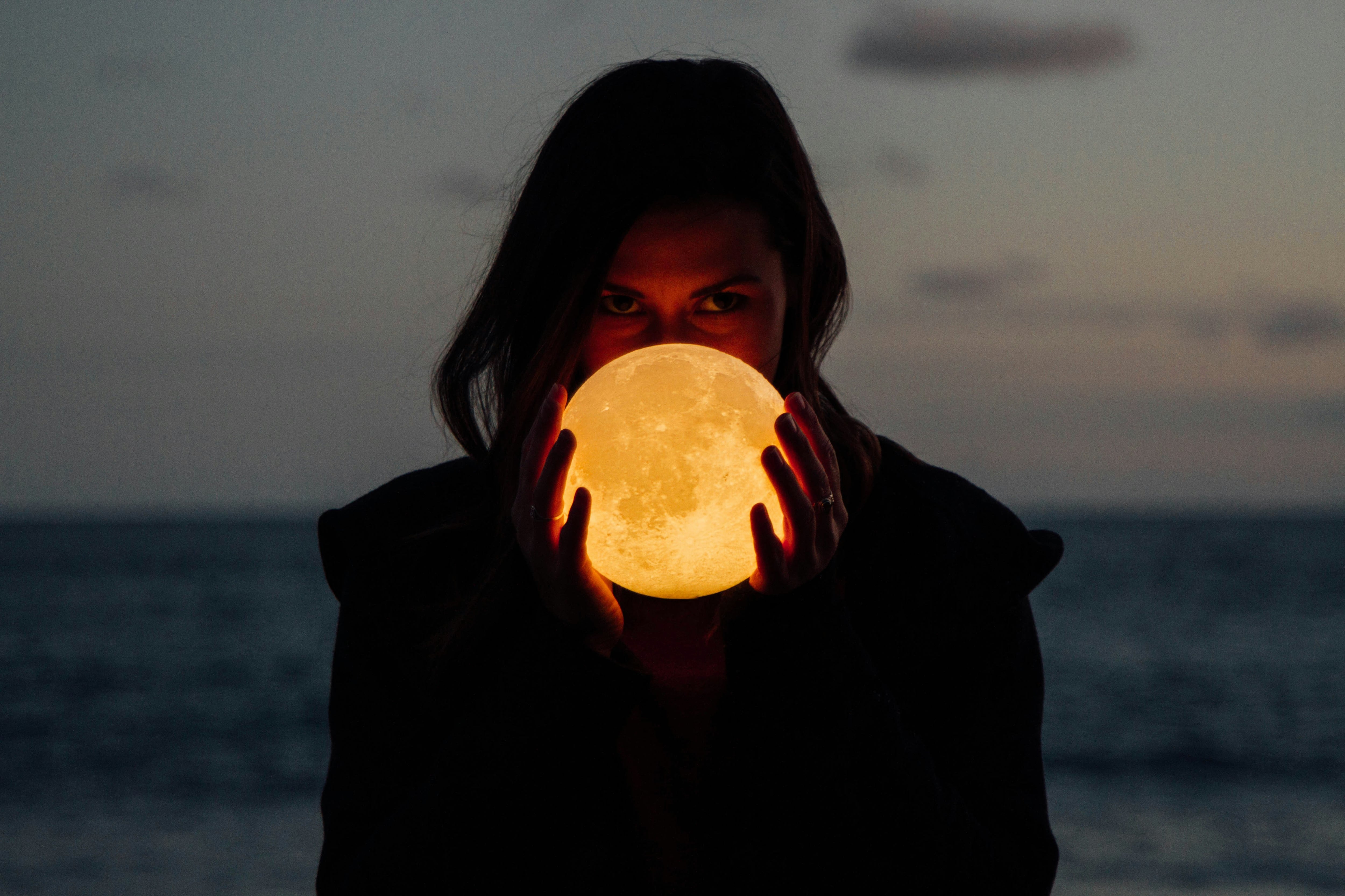 Ritual para la primera luna llena del 2024, la Luna de Lobo