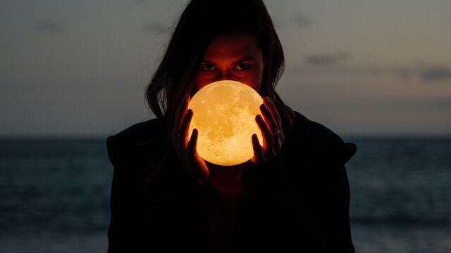 Ritual para la primera luna llena del 2024, la Luna de Lobo