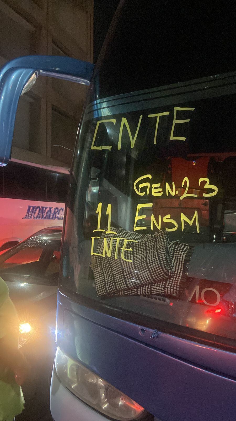 Plantón en la Segob por integrantes de la CNTE