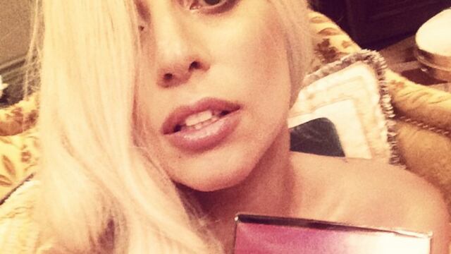 Lady Gaga presume topless y tanga en Instagram