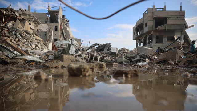 Edificios destruidos en Nuseirat, al centro de Gaza, tras ataque de Israel