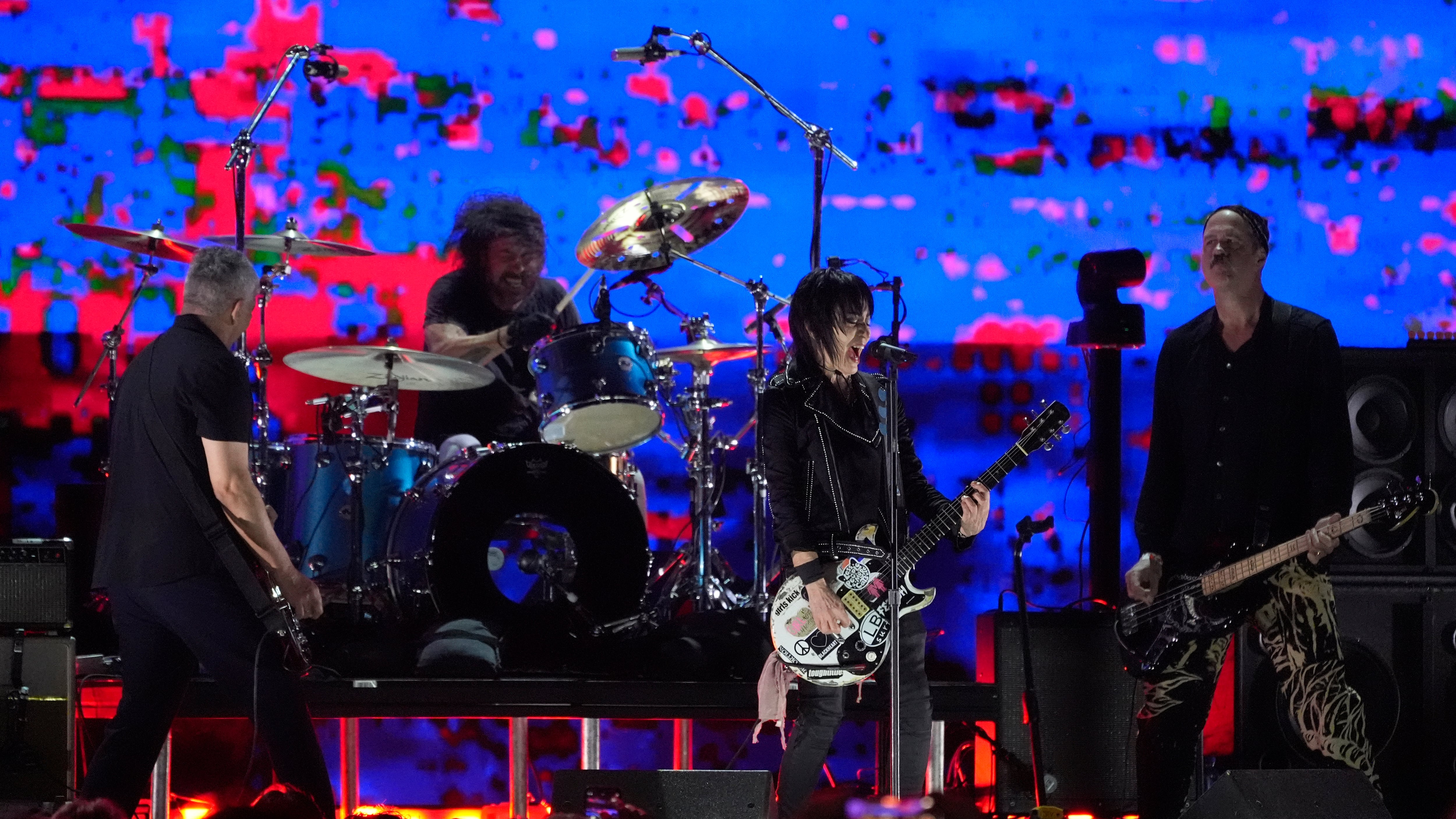 Nirvana en FireAid: Así fue el concierto en vivo de la legendaria banda sin Kurt Cobain