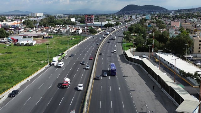 Piperos de USON liderados por Misael Fragoso bloquean vialidades en Ecatepec.