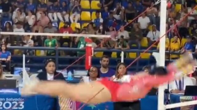 Alexa Moreno sufre caída