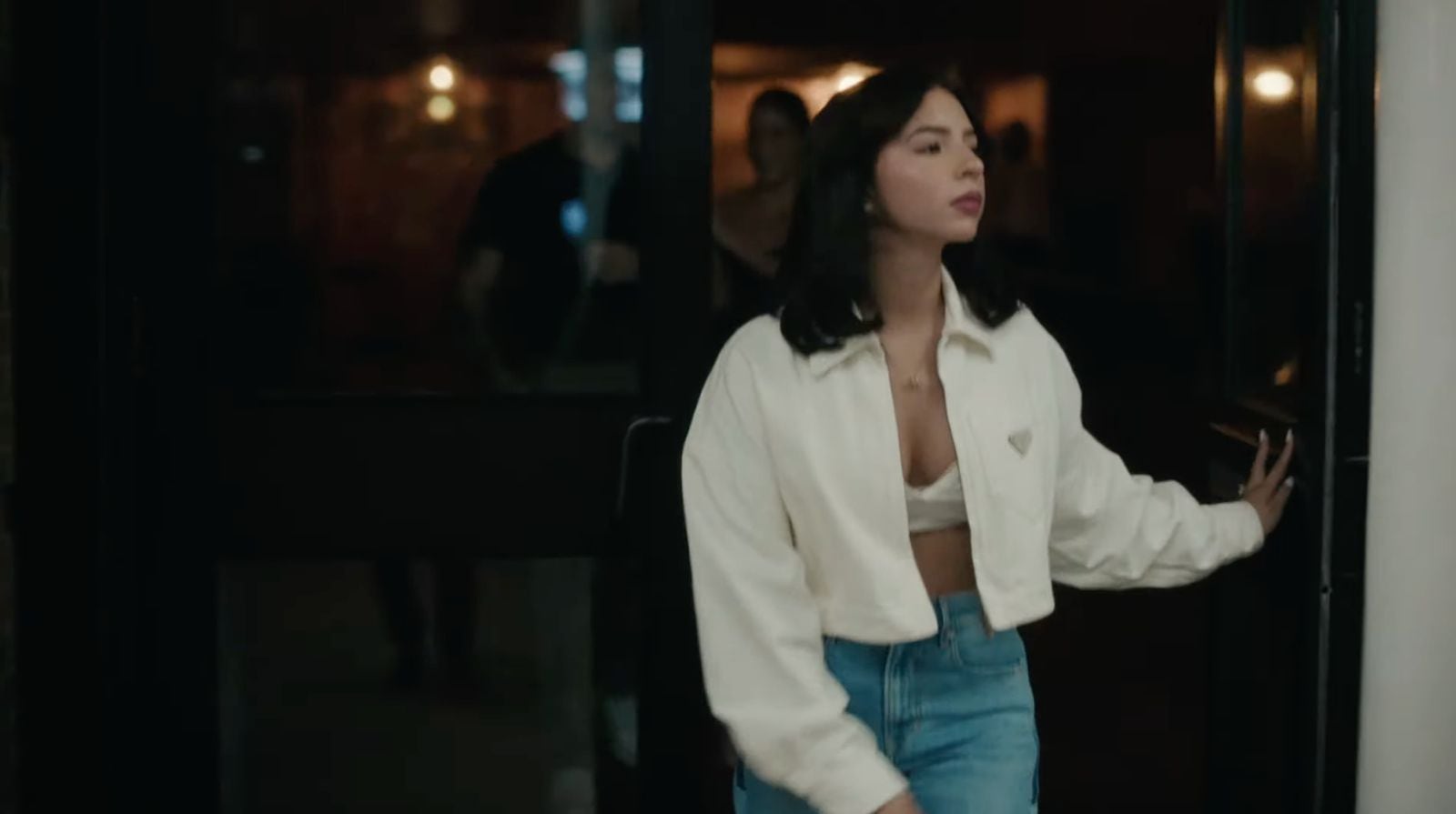 Ángela Aguilar en el video “No quiero hablar”