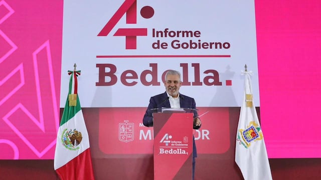 Alfredo Ramírez Bedolla presenta informe regional en Uruapan.