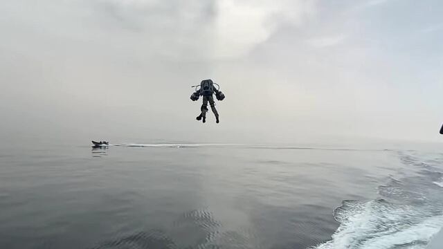 Traje Militar Volador