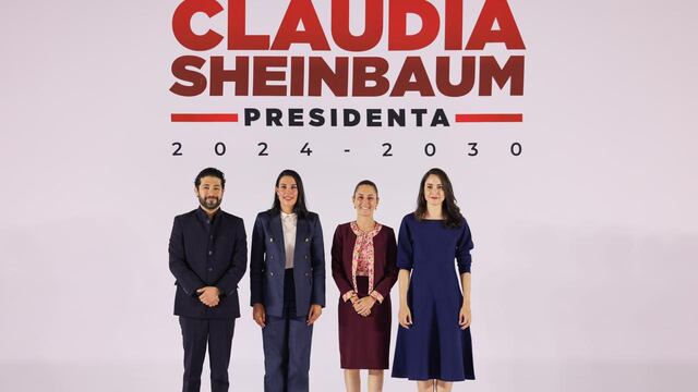 Lorena Cuéllar felicita a Josefina Rodríguez Zamora