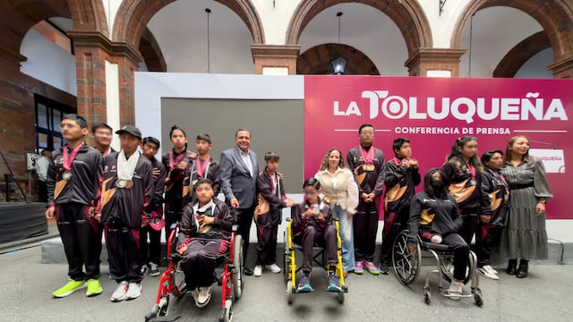 Ricardo Moreno entrega reconocimientos a atletas paralímpicos