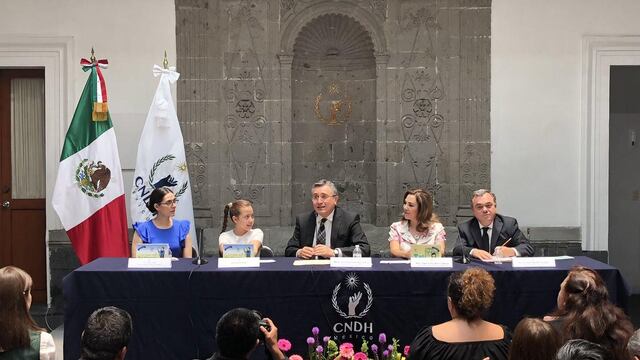 Presentación de la colección de cuentos “Las Aventuras de Tati y Julián” en la CNDH.