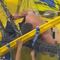VIDEO: Fan de Boca Juniors termina semidesnudo tras quedar atrapado en alambre de púas