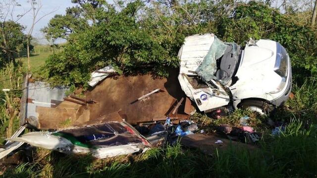 Vuelca camión que transportaba migrantes en Veracruz